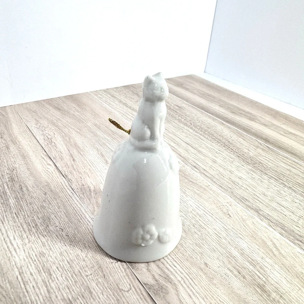 Vintage‎ White Ceramic Cat Bell Figurine Hand Bell Floral Design 4in